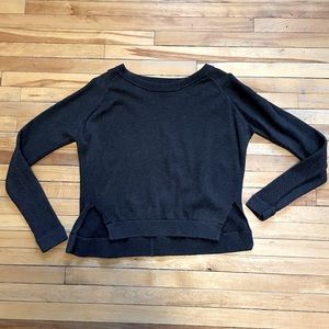 Long sleeve semi crop knit!! It’s great for putting over your favourite tank!!!